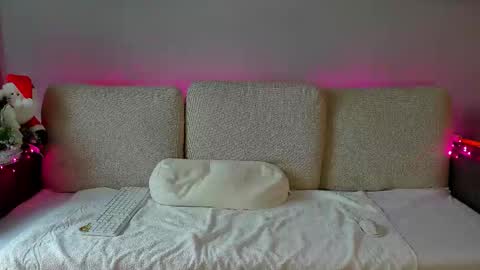 Anna  online show from 12-21-25, 10:44