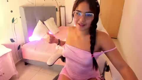 bella_jadee online show from 03-12-26, 04:18