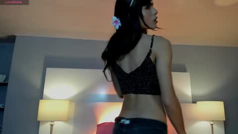 Snapshot of bella_jhonns chatting on 04-27-26, 09:57 BELLA online show from 04-27-26, 09:57