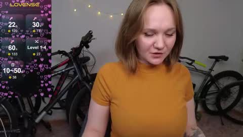 Snapshot of bella_murrrr chatting on 10-09-25, 08:07 Bella online show from 10-09-25, 08:07