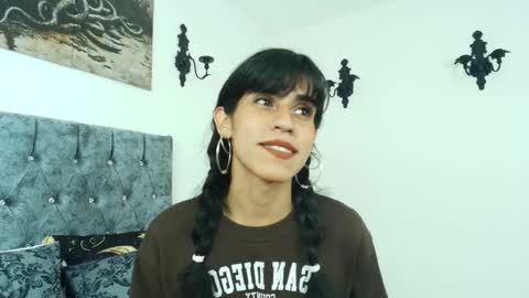 Snapshot of bella_poisonous chatting on 01-16-26, 09:19 Bella online show from 01-16-26, 09:19