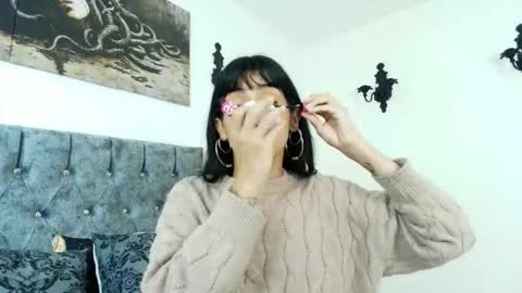 Snapshot of bella_poisonous chatting on 02-11-26, 11:43 Bella online show from 02-11-26, 11:43