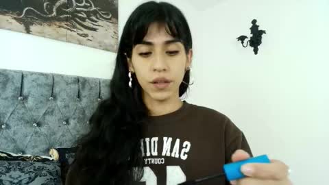 Snapshot of bella_poisonous chatting on 02-28-26, 11:17 Bella online show from 02-28-26, 11:17