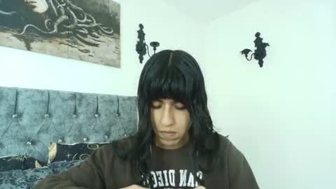 Snapshot of bella_poisonous chatting on 06-14-26, 01:14 Bella online show from 06-14-26, 01:14