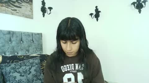 Snapshot of bella_poisonous chatting on 06-14-26, 02:24 Bella online show from 06-14-26, 02:24