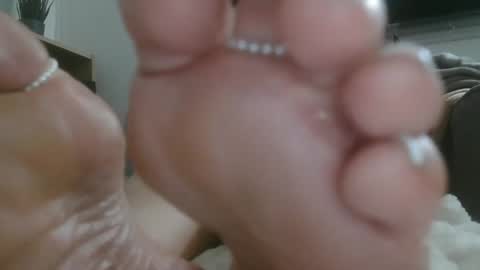 bella_sexy_feet online show from 02-27-25, 10:20
