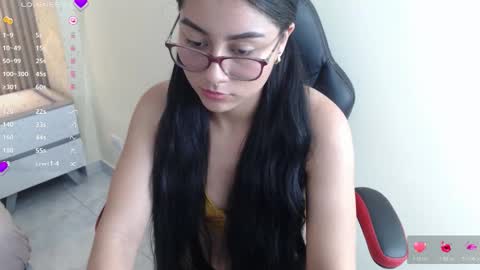 Snapshot of bella_stone3 chatting on 02-23-26, 07:33 BELLA STONE online show from 02-23-26, 07:33