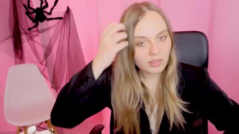 Bella online show from 11-24-25, 11:32