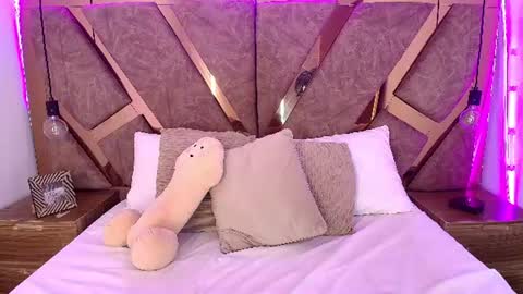 Bella Swwan  online show from 06-18-26, 06:34