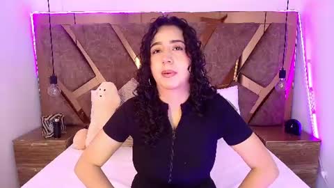 Bella Swwan  online show from 06-21-26, 06:32