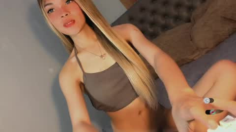 Snapshot of bella_tara chatting on 06-15-26, 06:15 Bella online show from 06-15-26, 06:15