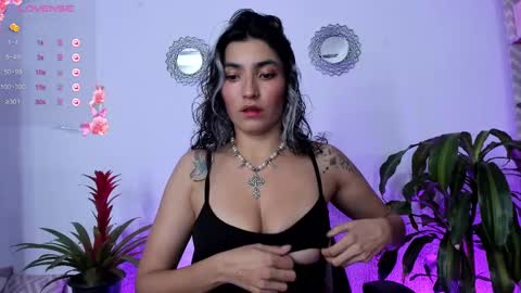 Bella online show from 03-07-25, 01:09