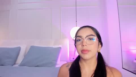 Snapshot of bella_vibes chatting on 03-02-26, 08:37 B E L L A online show from 03-02-26, 08:37