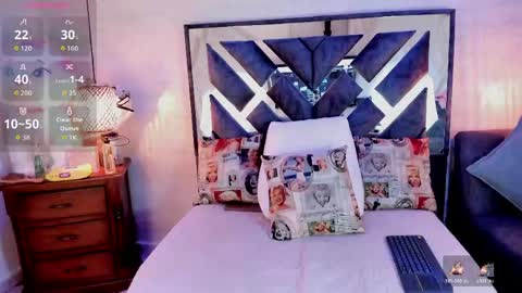 Snapshot of bella_volup chatting on 05-10-26, 01:55 bella_volup online show from 05-10-26, 01:55