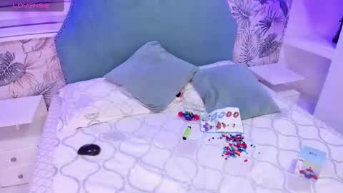 Snapshot of bellaa_becca chatting on 12-27-24, 07:57 Bella Becca online show from 12-27-24, 07:57