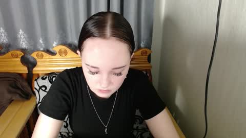 Snapshot of bellaabey chatting on 09-18-25, 01:57 Bella online show from 09-18-25, 01:57