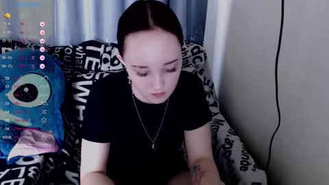 Snapshot of bellaabey chatting on 09-19-25, 12:50 Bella online show from 09-19-25, 12:50
