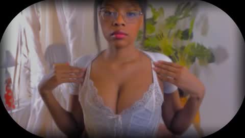 Snapshot of bellablakes18 chatting on 09-19-25, 04:36 Bellah Blakes-Sarah Scrumptious Lee online show from 09-19-25, 04:36