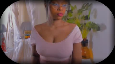 Snapshot of bellablakes18 chatting on 09-20-25, 11:11 Bellah Blakes-Sarah Scrumptious Lee online show from 09-20-25, 11:11