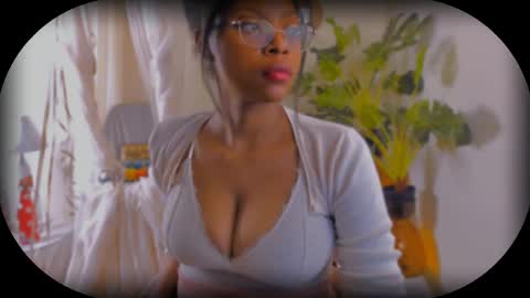 Snapshot of bellablakes18 chatting on 09-21-25, 07:04 Bellah Blakes-Sarah Scrumptious Lee online show from 09-21-25, 07:04