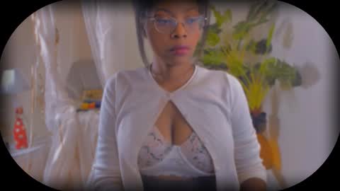 Snapshot of bellablakes18 chatting on 10-23-25, 10:58 Bellah Blakes-Sarah Scrumptious Lee online show from 10-23-25, 10:58