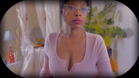 Snapshot of bellablakes18 chatting on 11-12-25, 10:15 Bellah Blakes-Sarah Scrumptious Lee online show from 11-12-25, 10:15