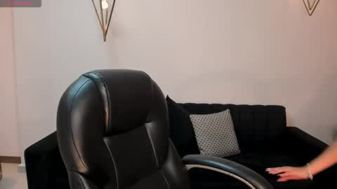  Bella C  online show from 11-12-25, 12:05