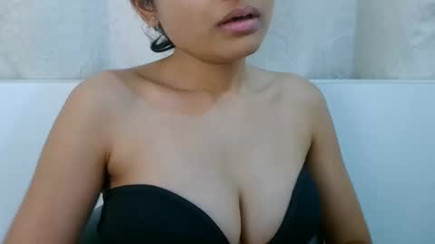 bellacrystall online show from 01-15-26, 07:57