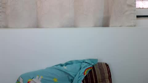Snapshot of bellacrystall chatting on 06-18-26, 06:13 bellacrystall online show from 06-18-26, 06:13