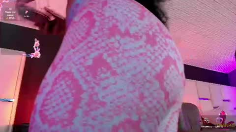 Snapshot of bellafernandez chatting on 07-23-26, 02:15 Bella online show from 07-23-26, 02:15
