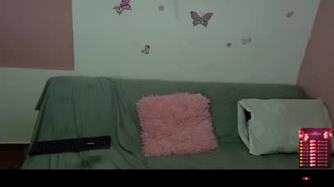 Snapshot of bellah_rose_squirt chatting on 06-24-26, 03:49 Bella online show from 06-24-26, 03:49