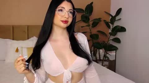 Snapshot of bellahere chatting on 06-20-26, 06:49 Diana online show from 06-20-26, 06:49