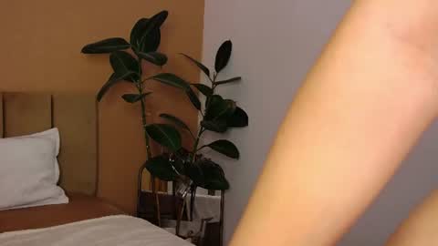 Snapshot of bellahere chatting on 07-14-26, 10:21 Diana online show from 07-14-26, 10:21