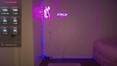 Snapshot of bellamonroee chatting on 04-30-26, 04:30 Bella Monroe online show from 04-30-26, 04:30
