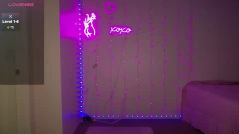 Snapshot of bellamonroee chatting on 07-07-26, 04:37 Bella Monroe online show from 07-07-26, 04:37
