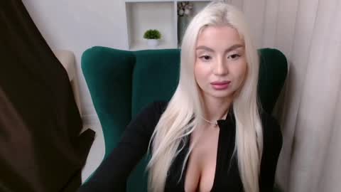 Snapshot of bellamur_ chatting on 04-21-26, 01:17 Bella online show from 04-21-26, 01:17