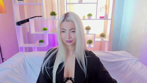 Snapshot of bellamur_ chatting on 05-11-26, 01:11 Bella online show from 05-11-26, 01:11