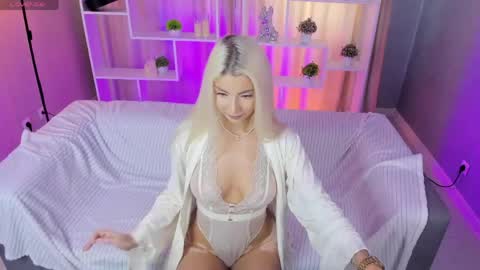 Snapshot of bellamur_ chatting on 05-12-26, 08:11 Bella online show from 05-12-26, 08:11
