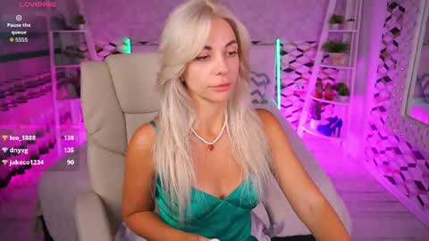 Snapshot of bellarayyy chatting on 06-22-26, 03:47 Bella online show from 06-22-26, 03:47