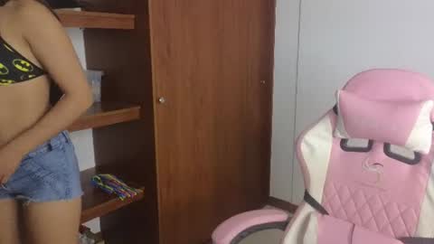 Snapshot of bellaroses__ chatting on 06-13-26, 06:50 Bella online show from 06-13-26, 06:50