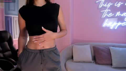 Snapshot of bellathompsonx_ chatting on 02-08-26, 11:19 Bella online show from 02-08-26, 11:19