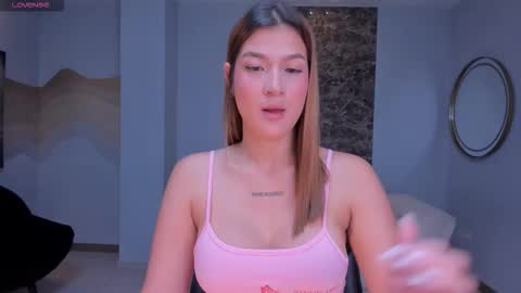 Snapshot of bellathompsonx_ chatting on 02-10-26, 04:16 Bella online show from 02-10-26, 04:16