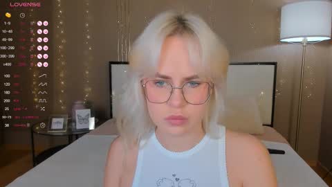 Bella online show from 09-30-25, 01:10