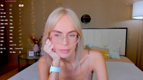 Bella online show from 05-19-26, 01:56