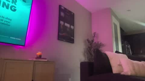 Snapshot of bellaxxboo chatting on 07-10-26, 03:11 Bella Rose online show from 07-10-26, 03:11