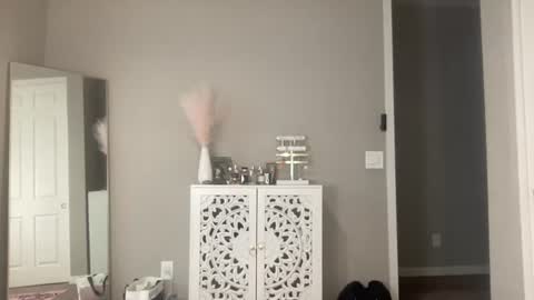 Snapshot of bellaxxboo chatting on 07-17-26, 12:28 Bella Rose online show from 07-17-26, 12:28