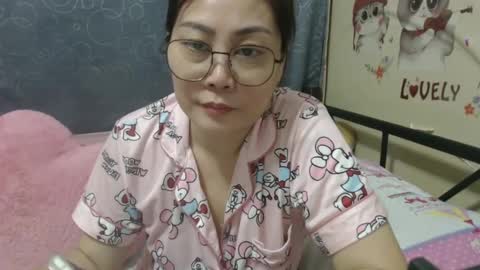 Snapshot of bellbabe chatting on 01-12-25, 02:14 Bella online show from 01-12-25, 02:14