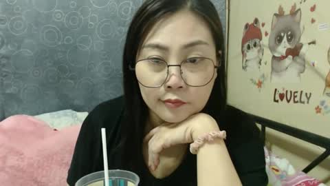 Snapshot of bellbabe chatting on 02-11-25, 10:37 Bella online show from 02-11-25, 10:37