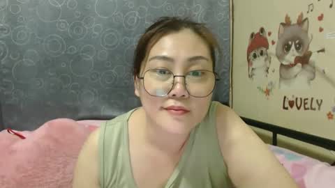 Snapshot of bellbabe chatting on 03-10-25, 11:42 Bella online show from 03-10-25, 11:42