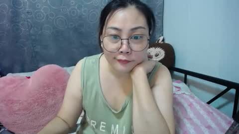 Snapshot of bellbabe chatting on 10-10-25, 12:04 Bella online show from 10-10-25, 12:04